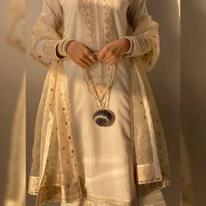 Roman Silk Elegance ✨