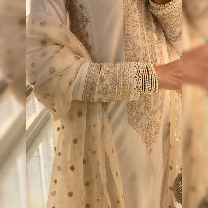 Roman Silk Elegance ✨